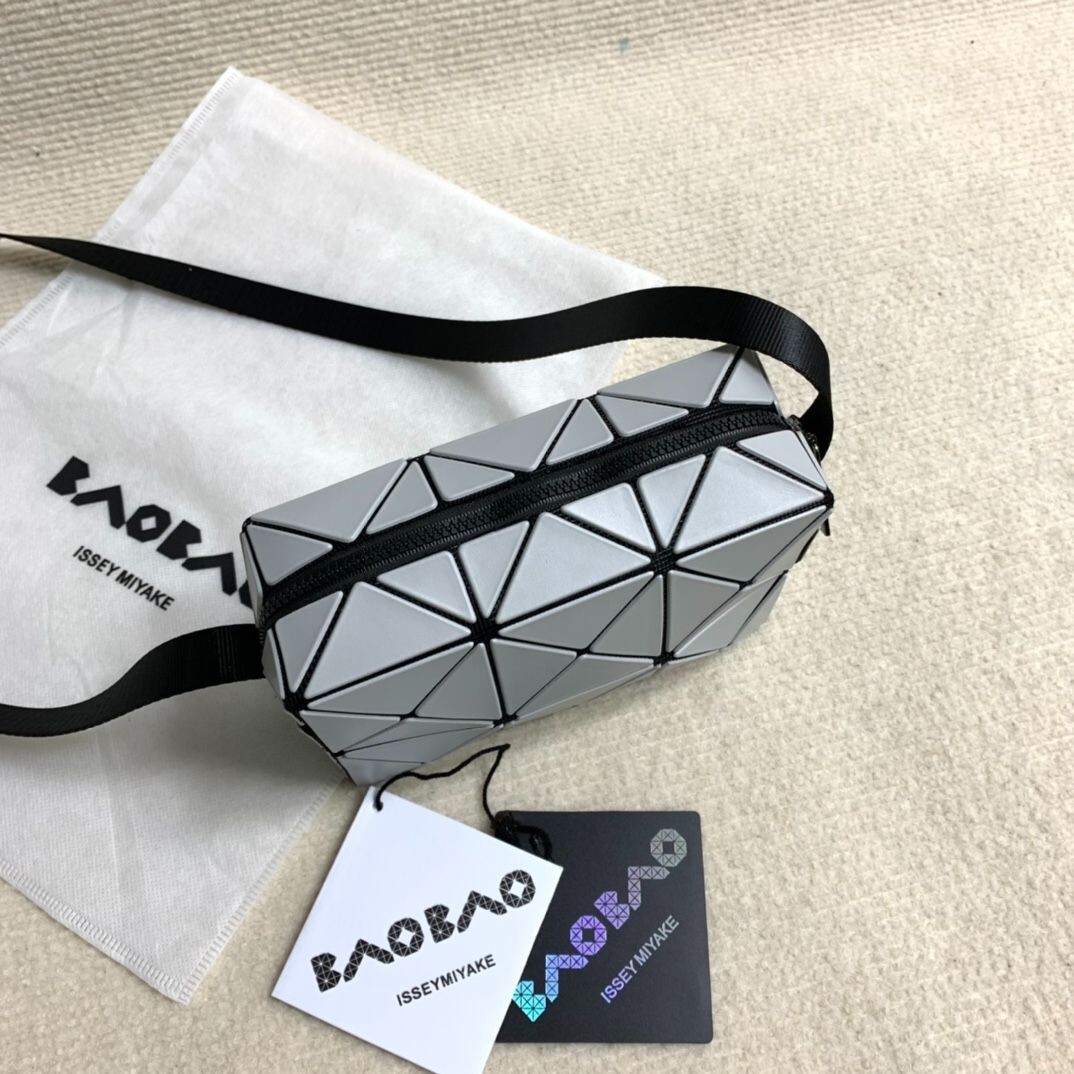 Bao Bao ISSEY MIYAKE 2 way Shoulder Bag (3×2 panels) 3 Bao Bao ISSEY MIYAKE 2 way Shoulder Bag (3×2 panels) 3