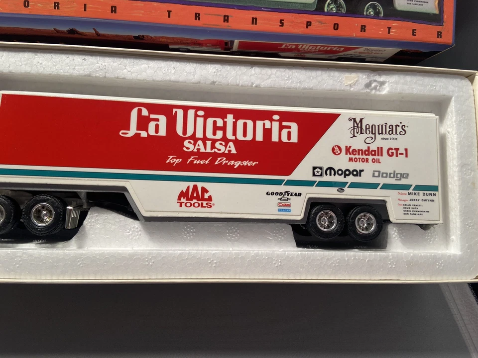 ERTL La Victoria Salsa Racing  1:64  Freightliner Tractor Trailer Top Fuel - Image 4 of 4