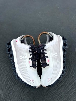 On Cloudflow 4 Distance Damen UK 5 weiß schwarz Sneaker Schuhe | Zehenbekleidung