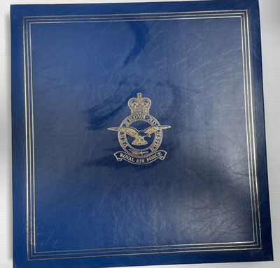 RAF Fighter Crew Pilot Profile handsigniert von 25 Veteranen