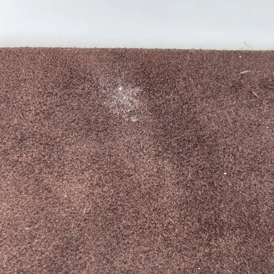 Bolso clutch de gamuza marrón The Limited para mujer con correa de ojal herrajes plateados Foto 4 de 4