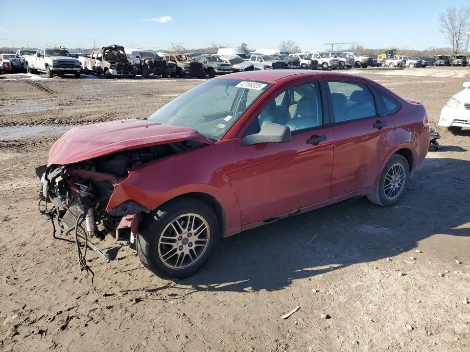Used Rear Bumper Assembly Rear fits: 2010 Ford Focus Rear Grade A Foto 3 de 4