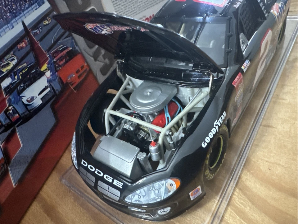 NASCAR 1:24 Rusty Wallace #2 Miller Lite 2003 600º FIRMADO AUTOGRAFIADO RARO Foto 4 de 4