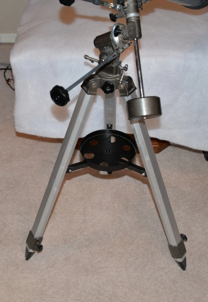 Bushnell Astronomy 114mm Reflector Telescope - 4mm 10mm 23mm 62 degree eyepieces - Image 2 of 4