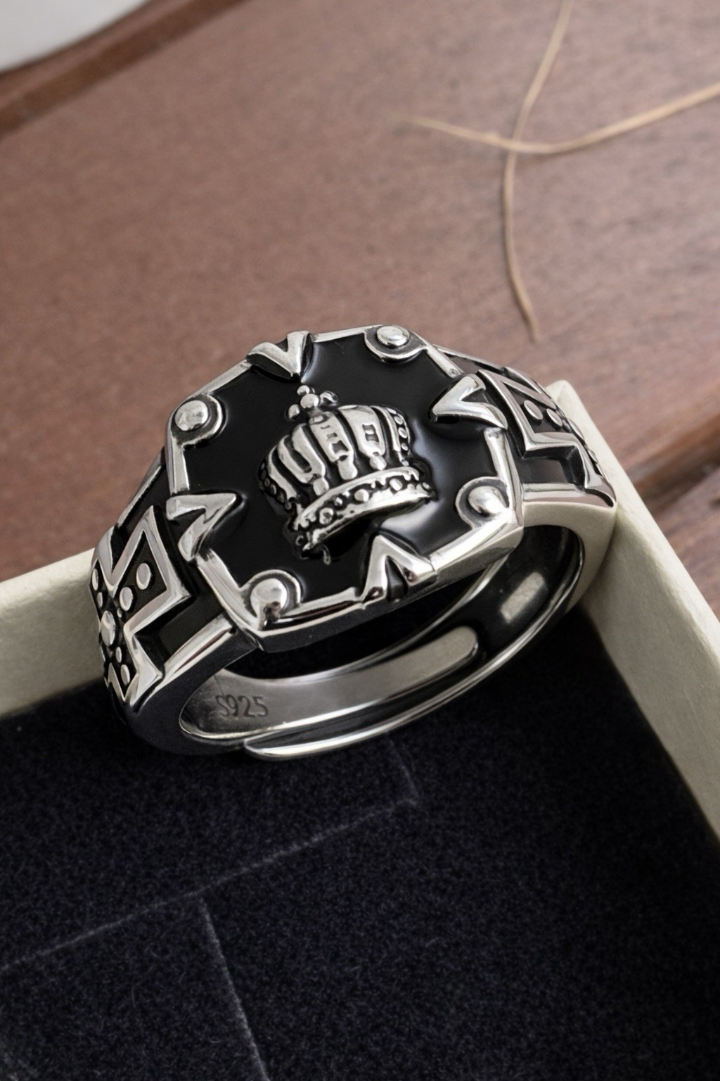 Bague couronne adaptable en argent pour illuminer vos tenues de soirée