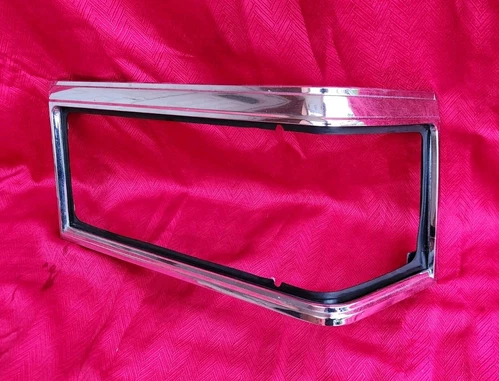 1990 91 92 CADILLAC FLEETWOOD BROUGHAM RWD DRIVER SIDE LH HEADLIGHT BEZEL TRIM - Picture 1 of 13