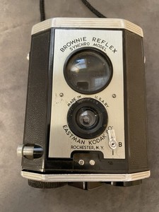VINTAGE 1940s KODAK BROWNIE REFLEX SYNCHRO MODEL CAMERA Not Tested