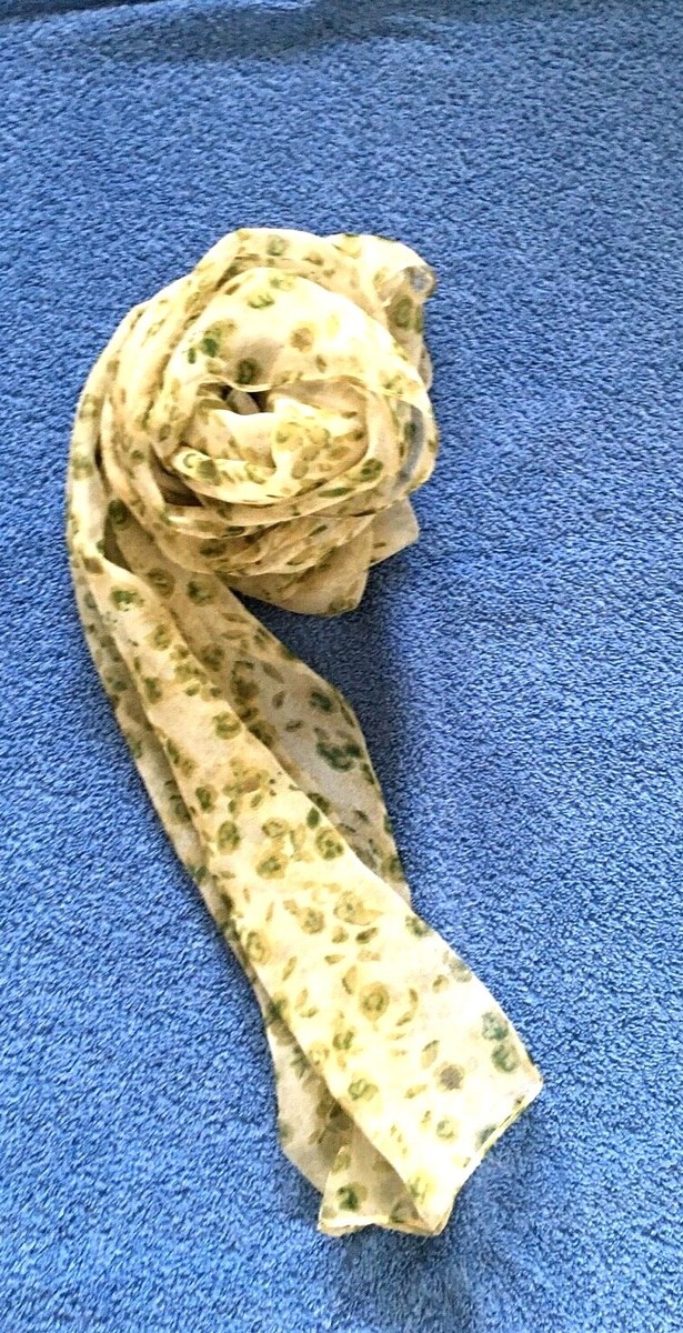 Lot De 2 Foulards Vintage - Motif Zèbre Et Fleur - Soie Probable - Dimensions Différentes - Occasion Peu Porté