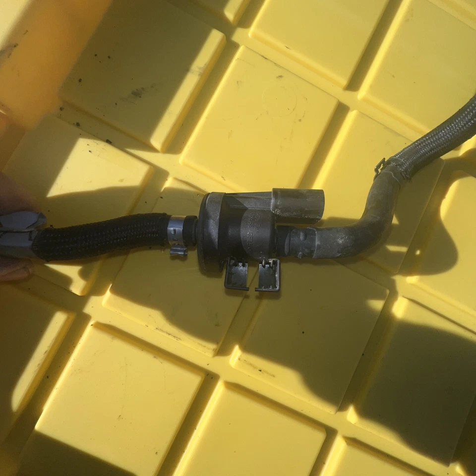 Volkswagen Beetle 2003-2010 convertible línea de combustible Foto 3 de 4