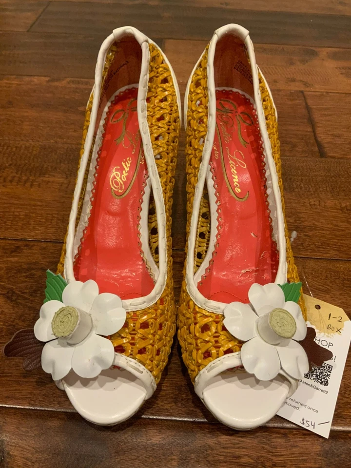 Poetic License Prickly Pear Brown Wicker Heels W/White Flowers, Size 6.5 (US) - Image 3 of 4