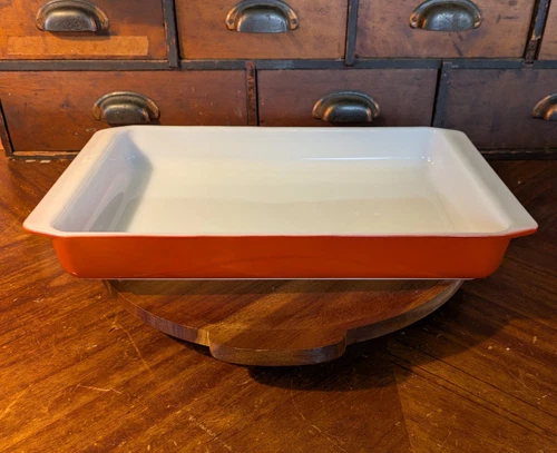 Rare Vintage Pyrex 933 9x13.5 Lasagna Dish White Burnt Orange Glass USA 1960s