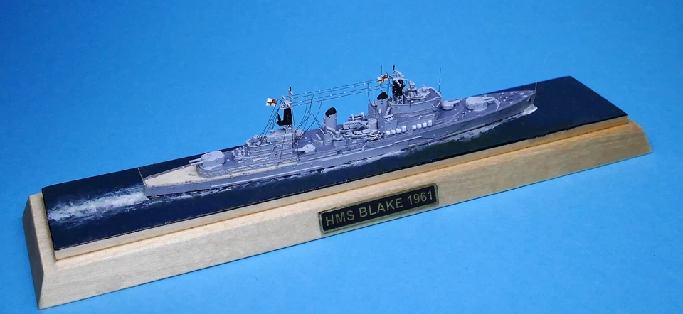 Schiffsmodell SPIDERNAVY "HMS Blake", (SN-Liz. 2130 RV), 1:1250, in Vitrine - Bild 4 von 4