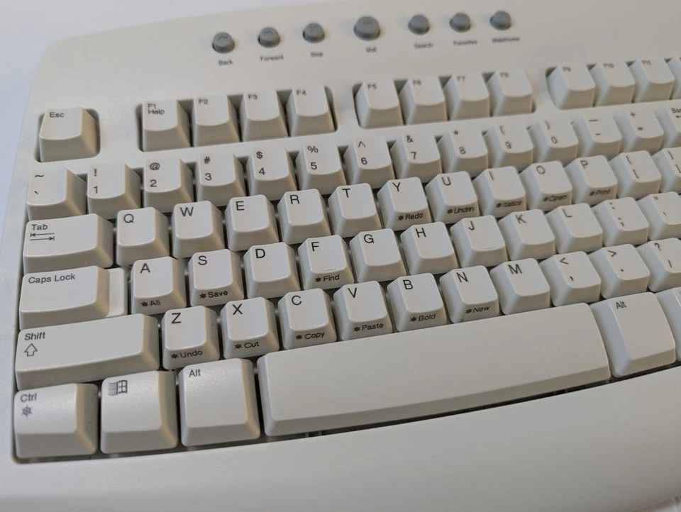 Microsoft Keyboard Retro Ps2 Qwerty Like New Very Clean Original  TESTED A+ - Image 3 of 4