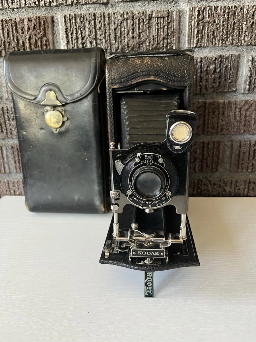 Пленочные фотоаппараты Kodak 1910 года производства - огромный