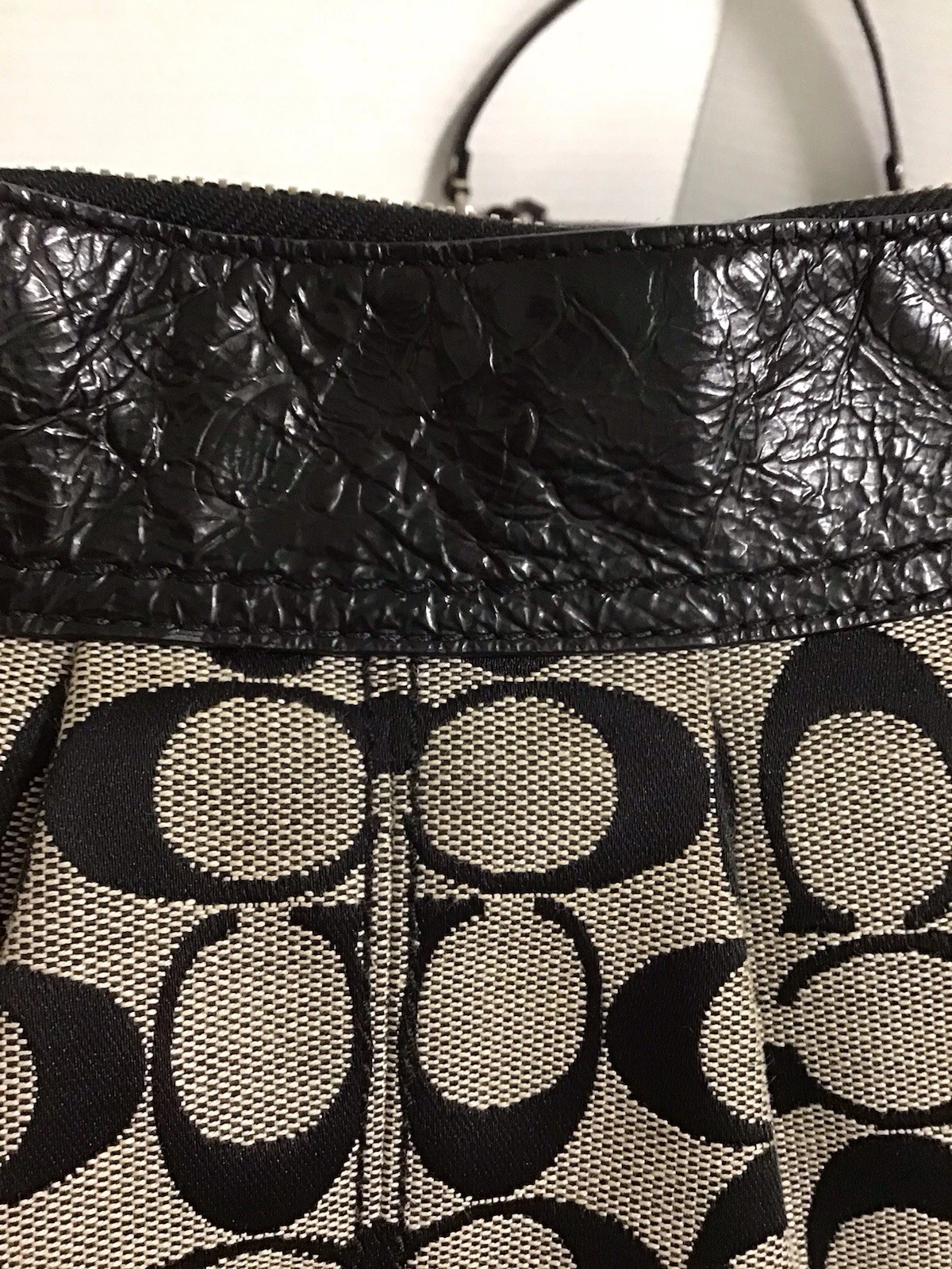 Borsa a tracolla Coach nera tela bordo pelle con polso omaggio usata in ottime condizioni