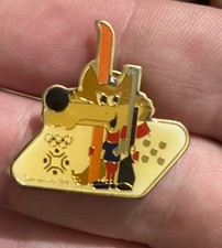 1984 Winter Olympics Sarajevo Vucko wolf mascot Alpine Skiing Pin Ski