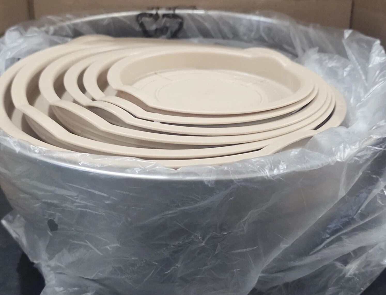 Mixing Bowls SET OF 7 SILVER MIXING BOWLS w/6 LIDS