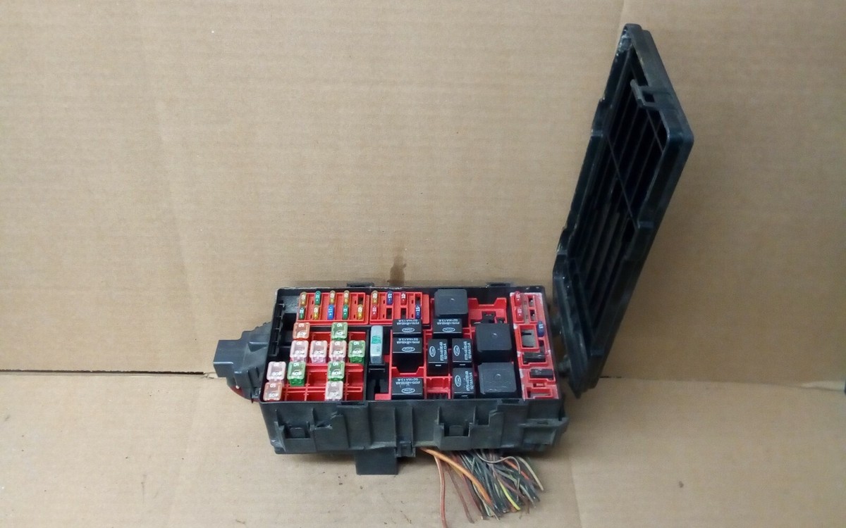 2000-2002 Ford Expedition 5.4L Fuse Box