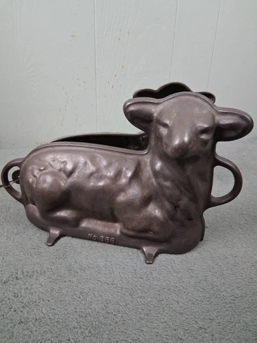 VINTAGE 2-PC Griswold Cast Iron 866 / 921 Lamb Easter Cake Mold Baking Primitive