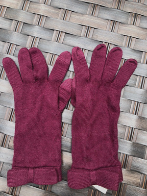 Banana Republic one size burgundy gloves with bow detail 9% rabbit hair