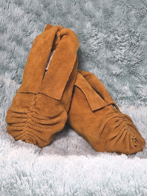Handmade  Pucker Toe Moccasins, Medium Tan,Moose Hide, Men 9, Women 10, 9.75 '' L