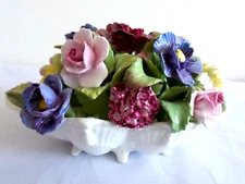 AYNSLEY PORCELAIN BOUQUET IN SEASHELL VASE FIGURINE 7''LX4