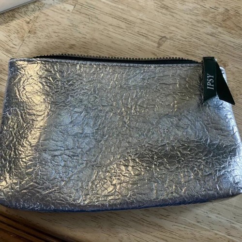 Ipsy Glam Bag Silver Crinkle Green Zipper 7.5 x 5 inch (Bag only)