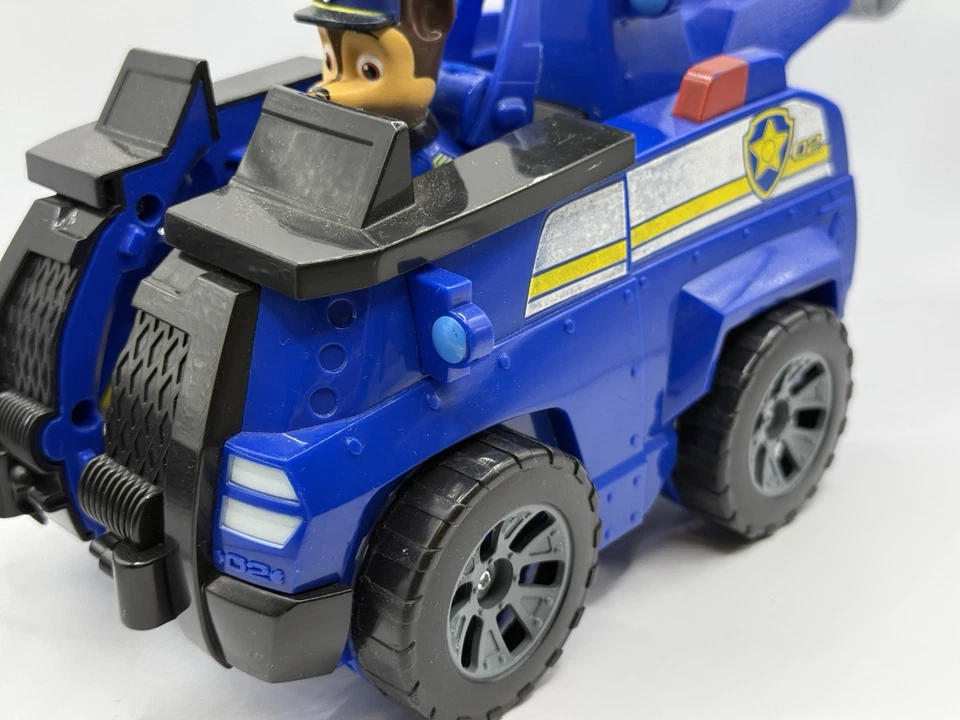 Paw Patrol Chase Flip and Fly Helicopter with 3 Projectiles and Figure - Image 2 of 4