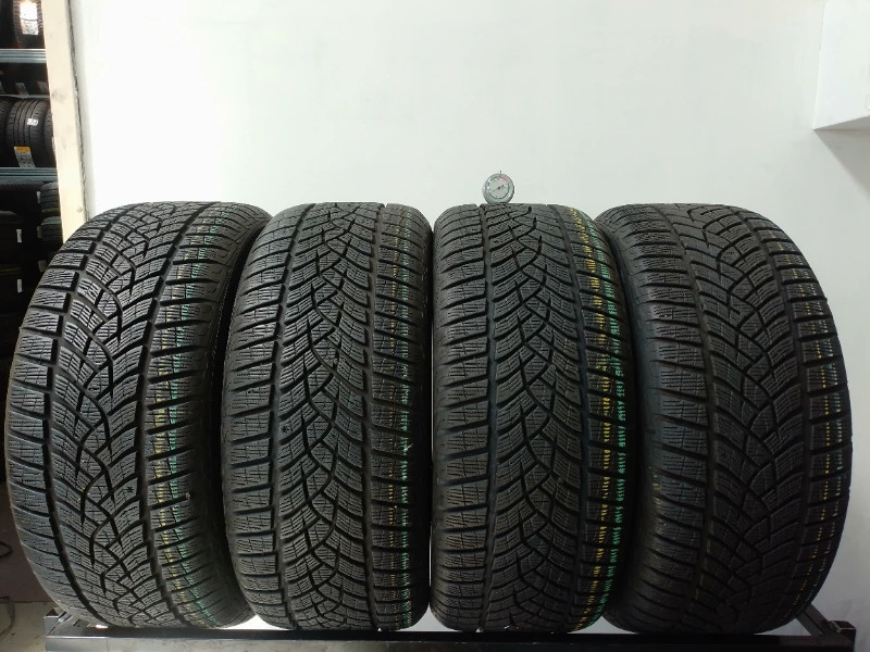 4 Pneumatici USATI GOODYEAR 255/45 R19 104 V DOT: 4022Invernale