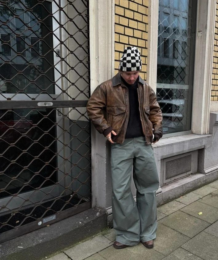 Chaqueta de bombardero de cuero marrón envejecido vintage - Chaqueta estilo aviador clásico Foto 4 de 4