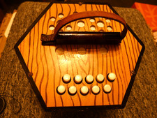 Scholar 504 Anglo 20+1 przycisk szerokość 7 cali Concertina . 8 składanych .. w bardzo dobrym stanie.