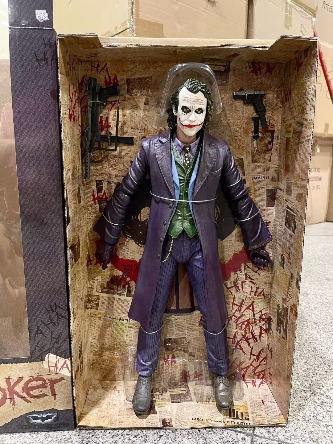 NECA The Dark Knight Joker 1/4 Scale 18 Inch Heath Ledger Batman Action Figure