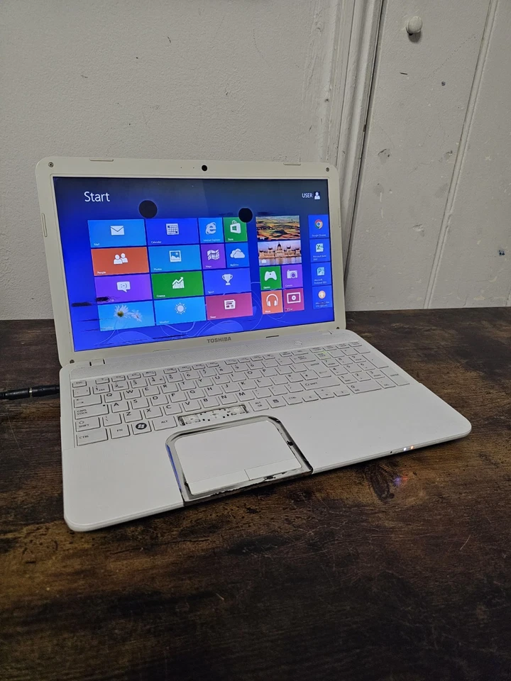 Toshiba Satellite L850-1D5, Int. Pent B950, 4GB RAM 100GB HDD, Win 8 pro FAST - Image 4 of 4