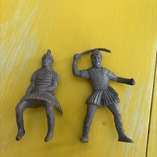 2 Thomas Toys 1950  s Roman Chariot Play Set Gray Plastic Soldier w Whip  Rider