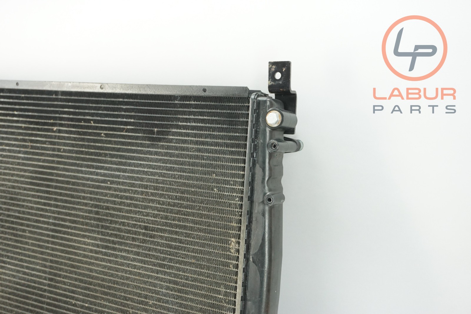 M139 05-07 Maserati Quattroporte Engine Cooling Dual Fan Motor & Radiator Z7066