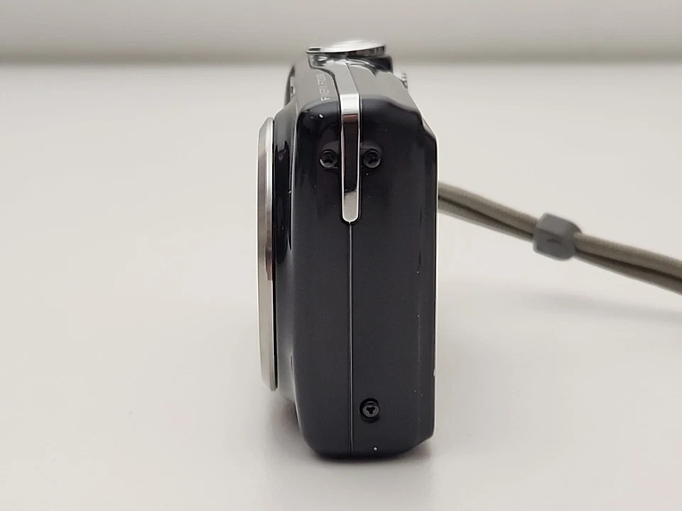 Fujifilm FinePix F70EXR 10.0MP Digital Camera (Black)  - Image 4 of 4