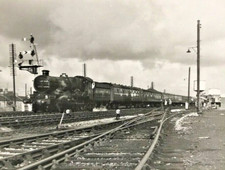 Vintage GWR Great Western Railway 7029 Clun Castle Photo Train Men Track