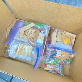 Playmobil 5422 Country Lodge Chalet 2013 Near Complete Figures Animals Retired