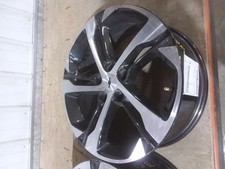 Wheel 18x7-1/2 Machined And Black Painted Opt Rqh Fits 24-25 TRAX 2108387