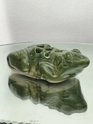 🟢 VTG Brush Mccoy Pottery Green Flower Frog 7 hole Unglazed bottom 060 *Chips*