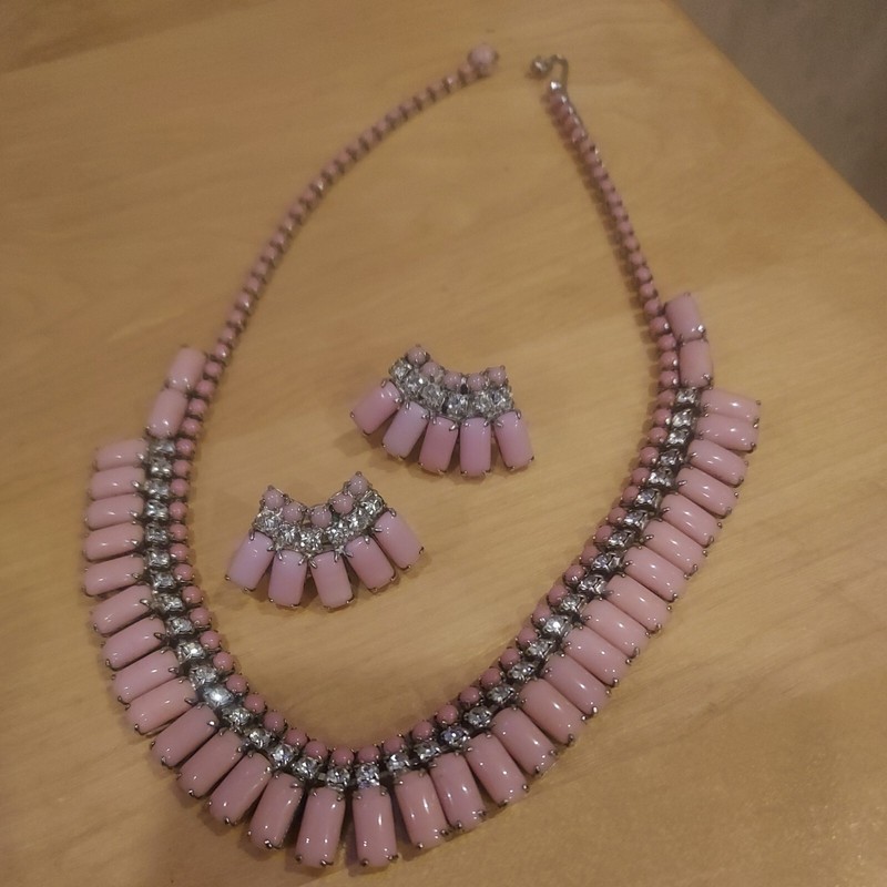 VINTAGE STUNNING PINK MILK GLASS CLEAR RHINESTONE NECKLACE  EARRING SET RETRO