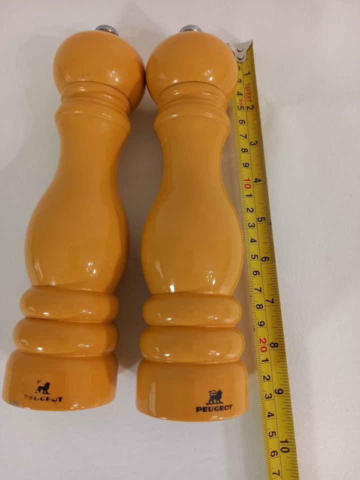 Juego Molinillos Sal y Pimienta Lacados Amarillos Peugeot Francia 9" Oro Mostaza Foto 3 de 4
