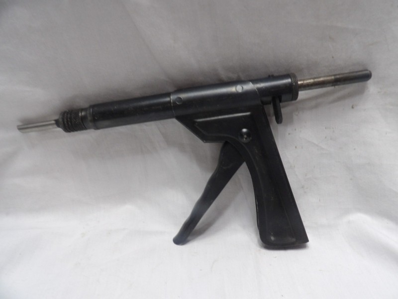 Pistol Style Despensing Tool