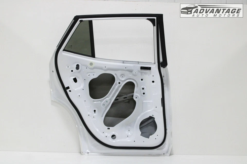 2024-2025 CHEVROLET TRAX ЗАДНЯЯ ЛЕВАЯ СТОРОНА ДВЕРИ ОБОЛОЧКА ПАНЕЛИ САММИТА БЕЛЫЙ OEM - Изображение 2 из 4