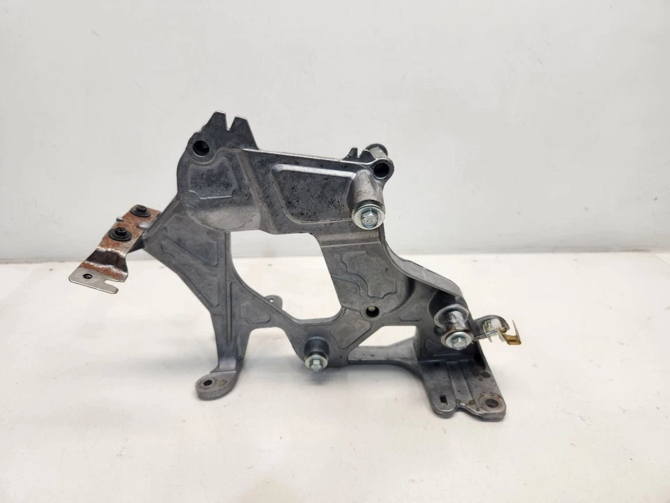 2008 Honda Civic (1.8L / CVT) Emergency Brake / Shifter Bracket - Image 3 of 4