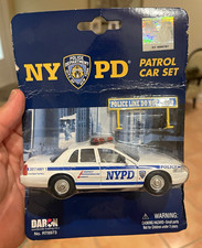Daron NYPD 1:43 2008 Ford Crown Victoria Diecast w/Opening Doors Trunk