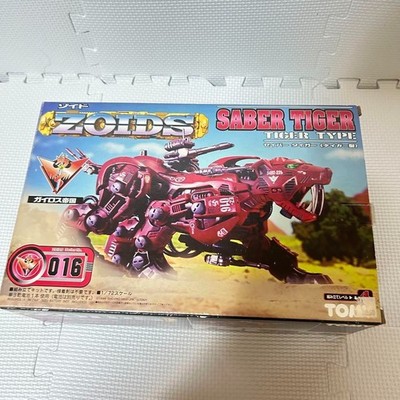 ZOIDS SABER TIGER 1/72 scale TOMY Model Kit Wind Up Action Figure