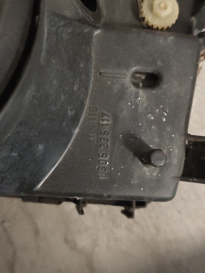 Audi 80 Scheinwerfer vorne rechts 1305235117 - Bild 4 von 4