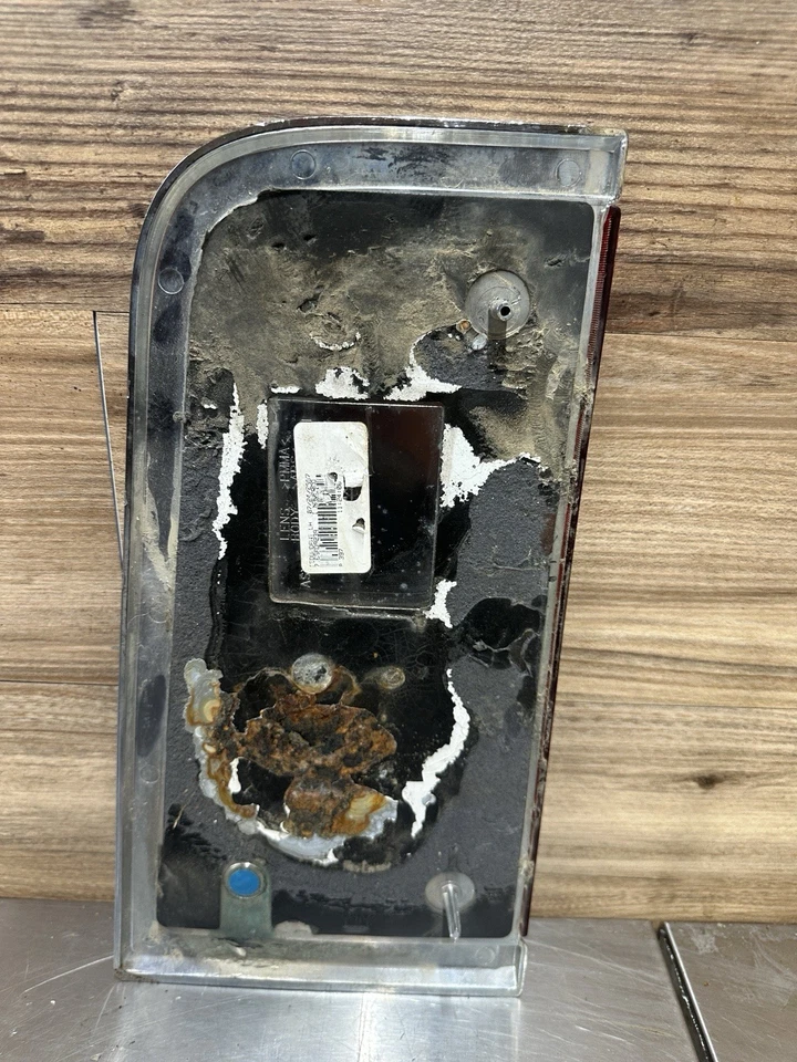 2006-2008 Lincoln Mark LT OEM Tailgate Reflectors Tail light Trim LH LEFT - Image 4 of 4