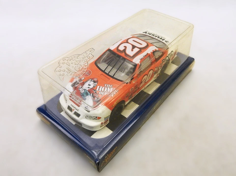 #20 NASCAR 1:24 DieCast, Tony Stewart, 2001 Grand Prix, Winner's Circle, D-2 - Image 2 of 4